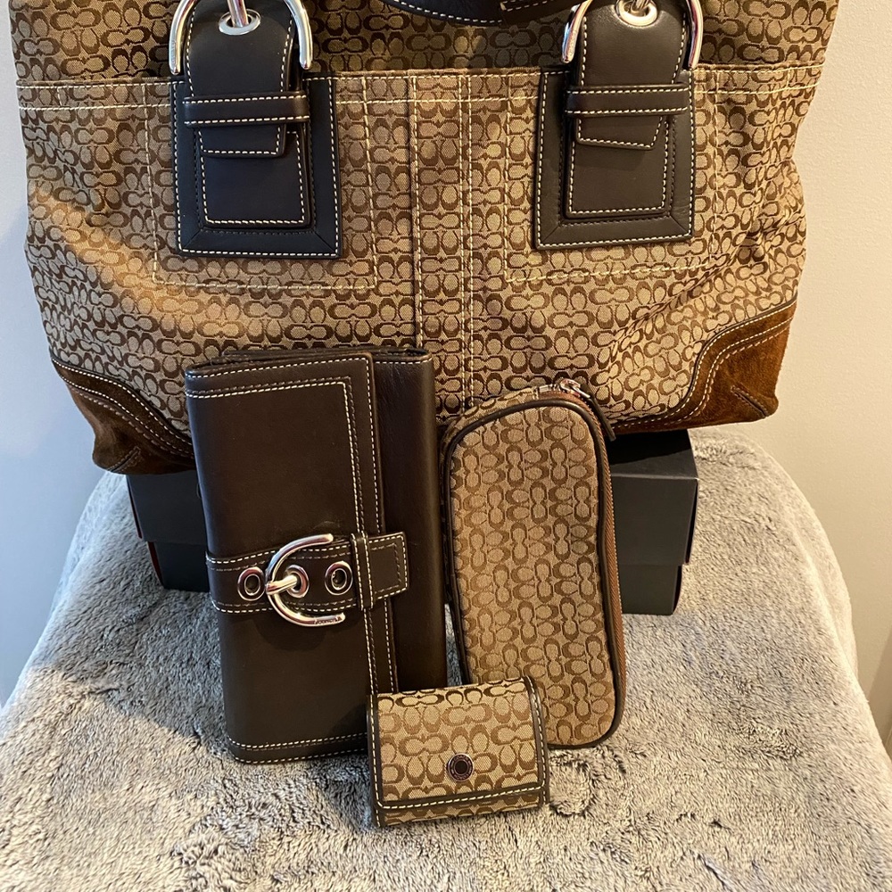 Coach Bag with Extras